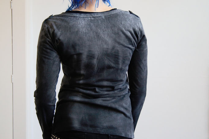 Umfärben mal anders - graues Shirt mit Wascheffekt - Zebraspider DIY Anti-Fashion Blog