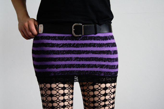 4 neue Röcke - purple stripes & lace lila Streifen Rock mit Spitze - Zebraspider DIY Anti-Fashion Blog