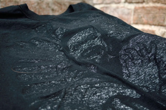 Wie wasche ich selbst genähte Sachen? - Rückseite Siebdruck T-Shirt - Zebraspider DIY Anti-Fashion Blog