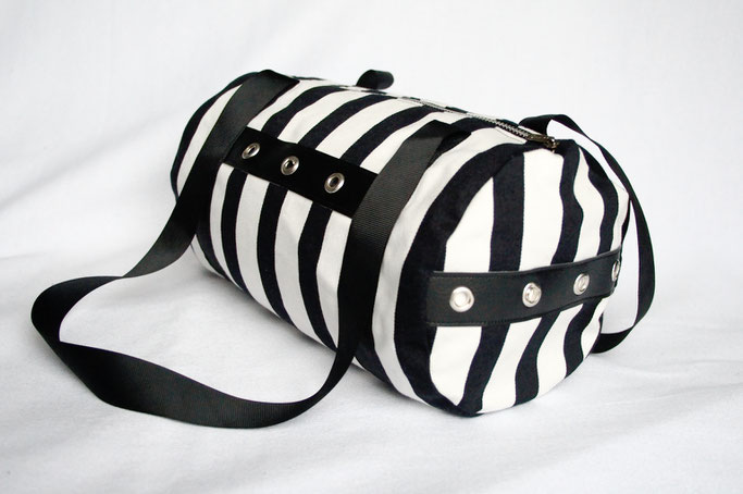 Verrückte Streifen - neue Aufträge - gestreifte Handasche mit Ösen - Zebraspider DIY Anti-Fashion Blog