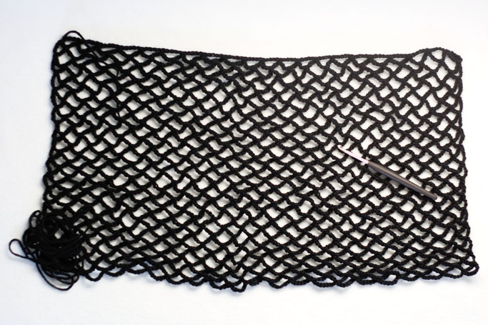 Kurzes Netztop häkeln - Vorderseite (Anfänger Anleitung) - Zebraspider DIY Anti-Fashion Blog