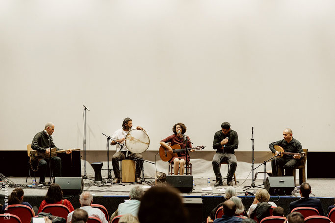 Concert au Muzeul Național al Țăranului Român (musée du paysan roumain) à Bucarest | Malik Ziad (mandole), Slim Mesbah (percussion), Chems Amrouche (chant, guitare, Munther Elrae (chant), Wassim Qassis (buzuq) à la suite de la résidence de travail