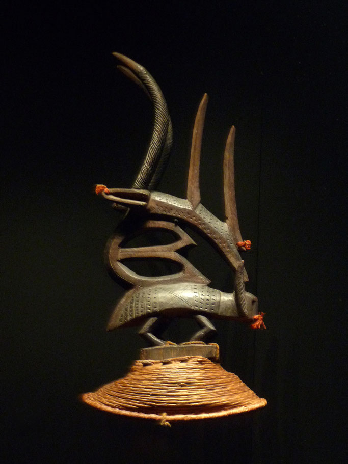 Masque Bamana symbolisant une antilope. Il était utilisé lors de rites afin d'accroître la fertilité des terres.