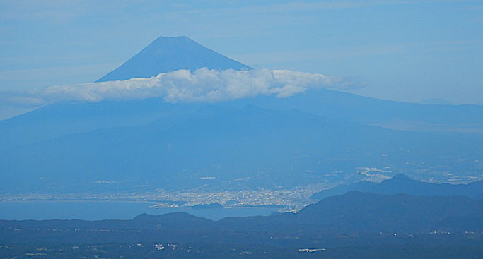 富士山、駿河灘、静浦山地