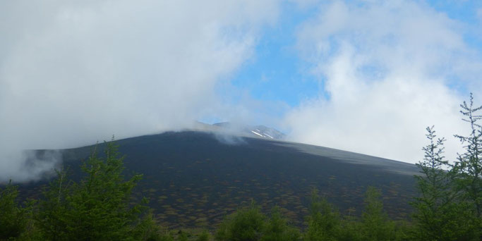 四辻より、山頂