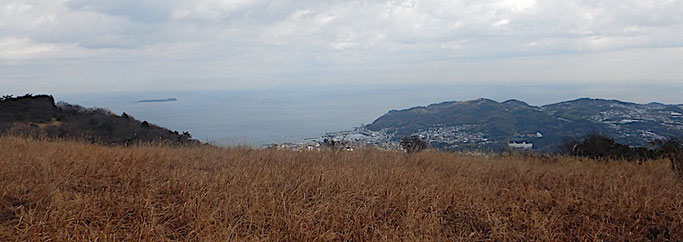 柏嶺より相模灘、伊東市街