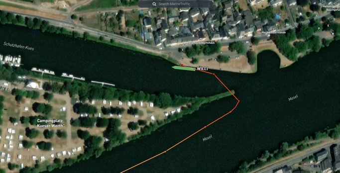 WILLI liegt seit 18 Uhr im Schutzhafen Kues (© MarineTraffic).