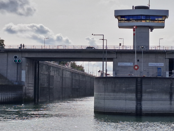 Schleuse Iffezheim Unterwasser (© pm)