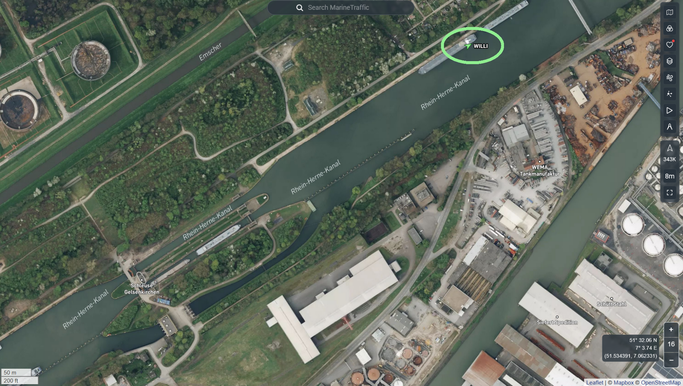 WILLI am Liegeplatz im Oberwasser der Schleuse Gelsenkirchen (© MarineTraffic)