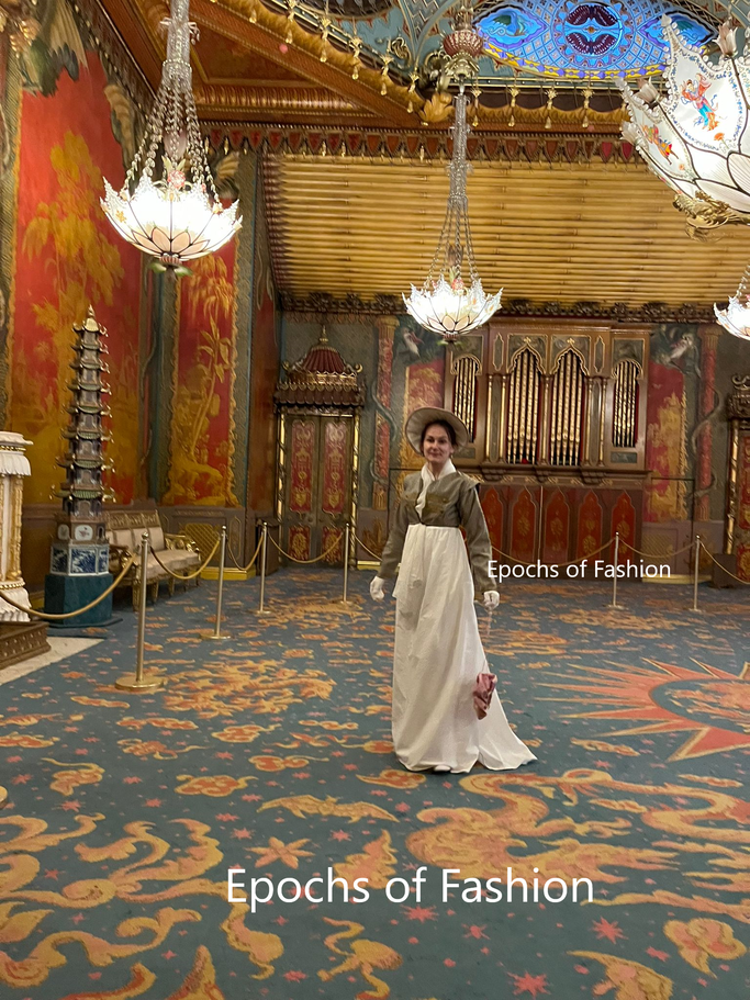 Bild von Dame in Regencykleidung im Royal Pavilion Brighton