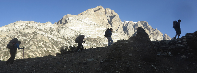 marche himalaya sac au dos groupe