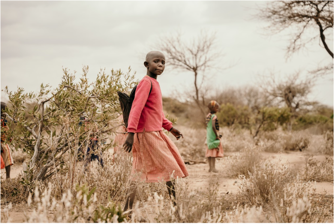 Kinder aus dem Stamm der Massai in Kenia - aus dem Dorf  Ilbisil, in dem ora Kinderhilfe eine Schule betreibt, ebenso ein Landwirtschaftsprojekt. Foto: ora Kinderhilfe international e. V.