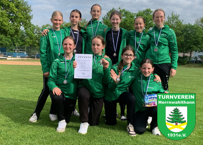  h.l.n.r.: Emely Hirche, Jelena Dietrich, Tabea Fink, Leonie Jarosch, Anna Krausenecker, Anna Einberger v.l.n.r. : Sophie Fuchs,  Aurelia Roithmeier, Johanna Haltmaier, Anna Marklstorfer