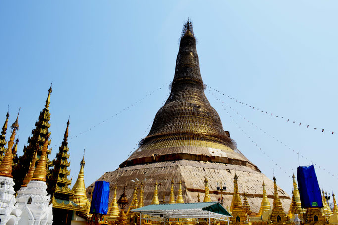 ミャンマー最大の都市・ヤンゴンにあるシュエダゴンパゴダ 仏教徒の聖地である