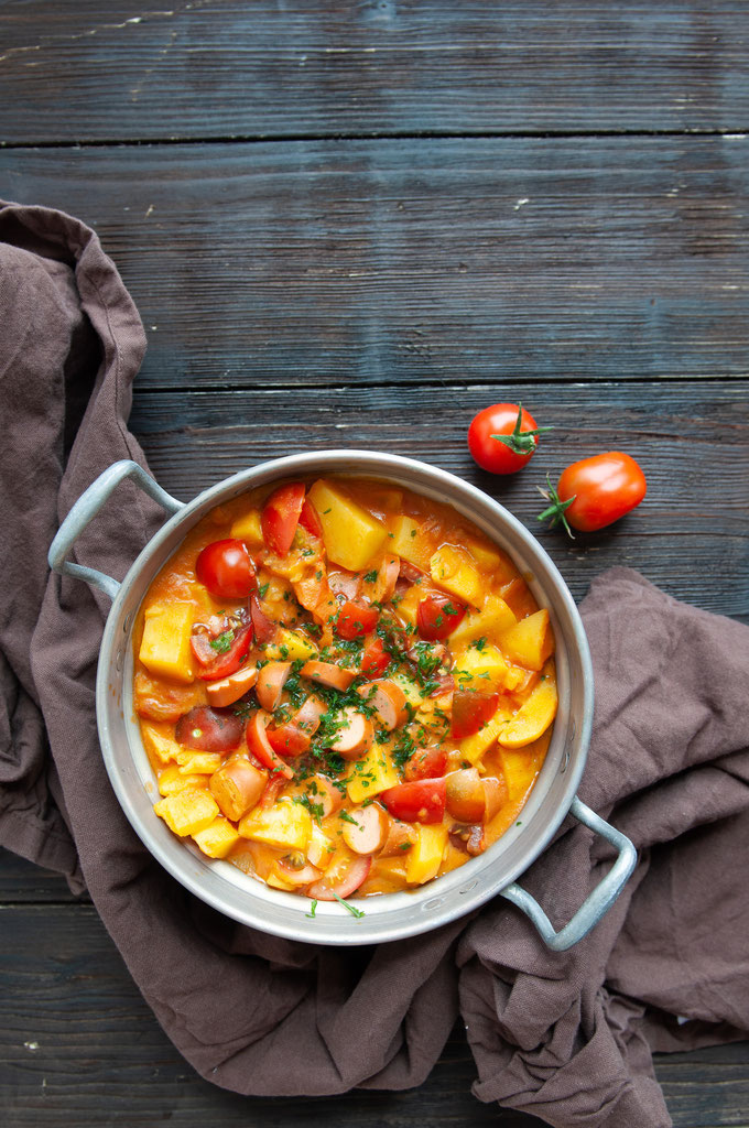 leckerer Kartoffeltopf, all in one aus dem Thermomix, mit Tomaten, Kokos Cuisine, Veggie Würstchen und Curry