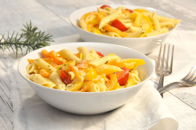 Nudeln mit Paprika und Tomaten in Frischkäse Soße oder vegan möglich mit Creme Vega aus dem Thermomix