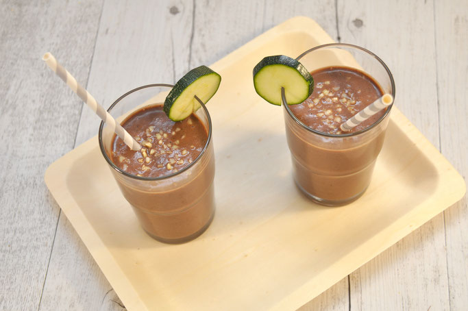 Zucchini Schokoladen Smoothie für Schokofans und bei zu vielen Zucchinis aus dem Gemüsegarten