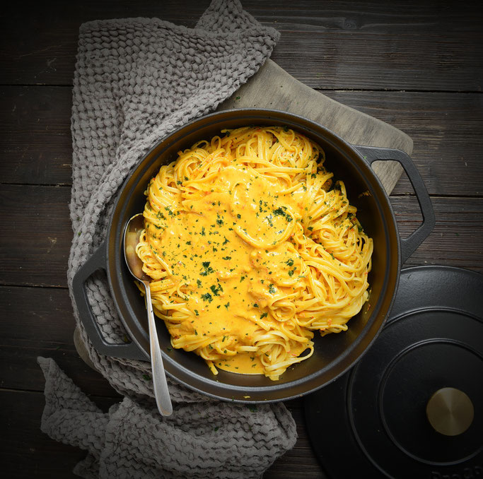 Pasta con Queso, Nudeln mit mexikanischer Käsesoße, pikant durch Jalapenos