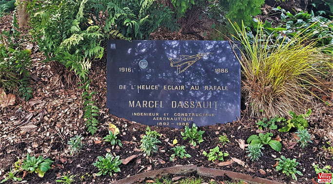Plaque commémorative Marcel Dassault à Vélizy-Villacoublay.