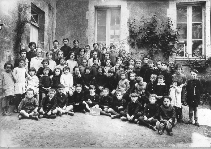 Charras 16 - photo de classe  année 1930