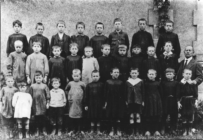 École de CHARRAS 16 - année 1920 - classe de Monsieur FAURE