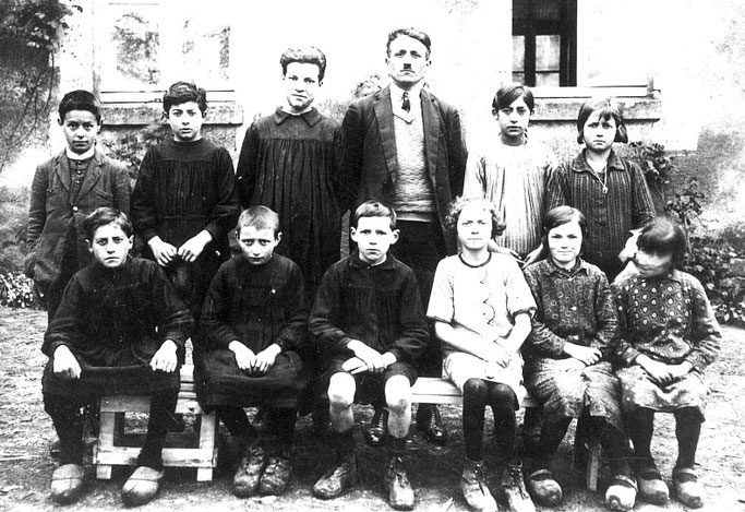 Charras 16 - photo de classe année 1927