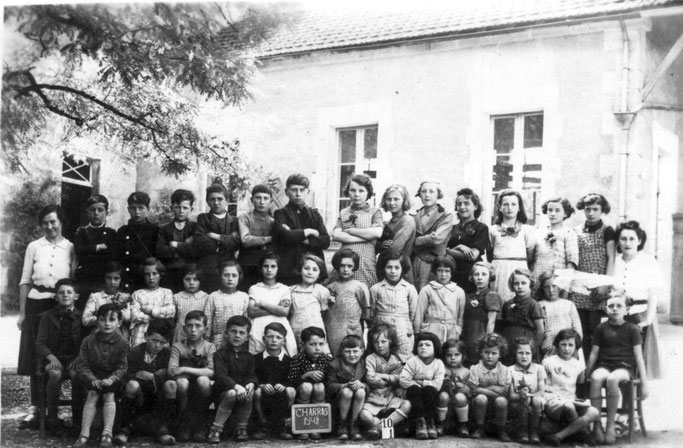 Charras 16 - photo de classe année 1942