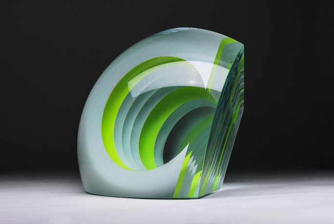 White Fission  | cut, ground, hand polished glass | 30 x 30 x 23 cm  | 2015 | ●