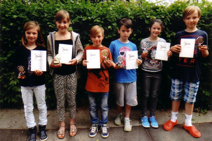 Foto von links nach rechts: Lina Heid, Larissa Rollberg, Jan Brix, Giuliano Lorenz, Klara Kemmer, Josua Werner