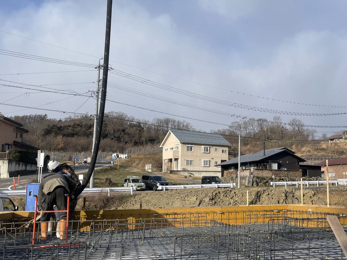 長野県　松本市　建築設計事務所　建築家　news設計室　丸山和男　店舗設計　設計監理　アップルパイ工房　カフェ　よこや農園　コンクリート打設