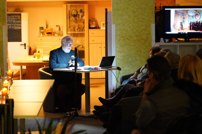 Wolfgang Brauer liest in der ADTV-Tanzschule S. Kotzur bei der Lesenacht an der M8 2019.