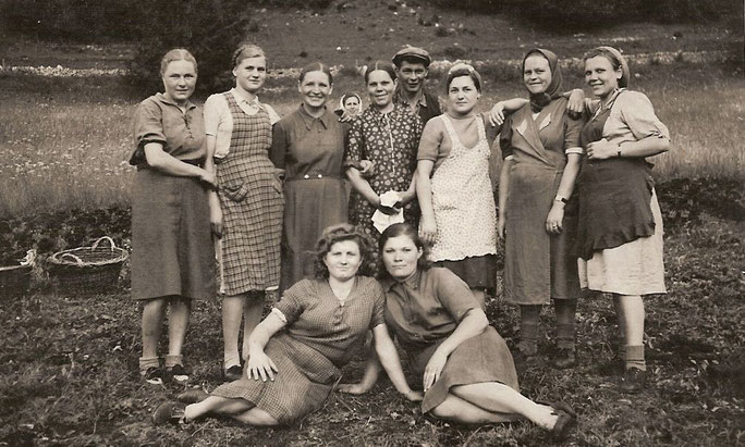 Signore e signorine russe, impiegate nelle torbiere di Sagne-Vuagnard durante la guerra 39-45