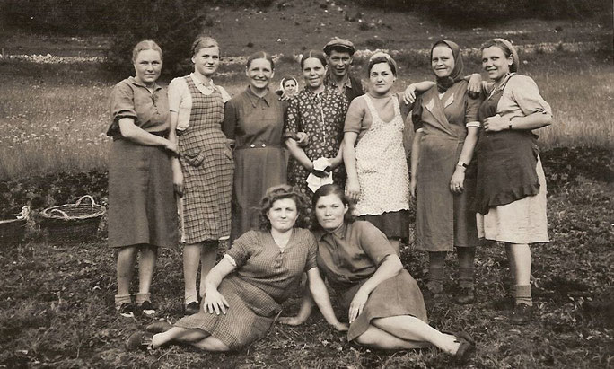 Dames ou demoiselles russes employées aux tourbières de Sagne-Vuagnard lors de la guerre 39-45