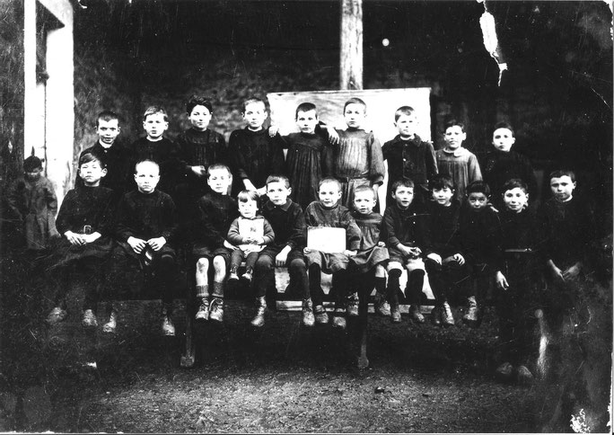 Charras 16 - photo de la classe des garçons année 1923