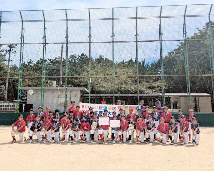 ＜優勝・準優勝＞両チームによる記念撮影