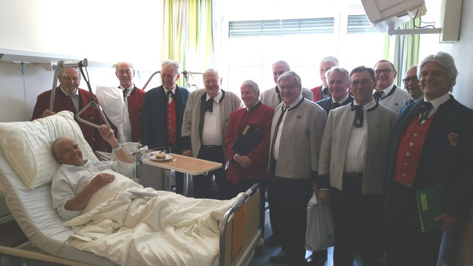 09. Mai 2017: Genesungs-Ständchen für unseren Sängerkameraden Franz Wiedenhofer, Klinik Innsbruck