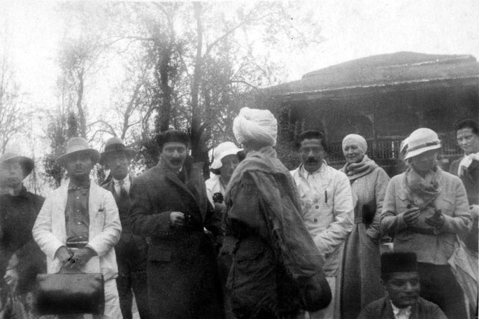 1930s - Havan, Kashmir, India ; Kaka centre holding bag next to Baba