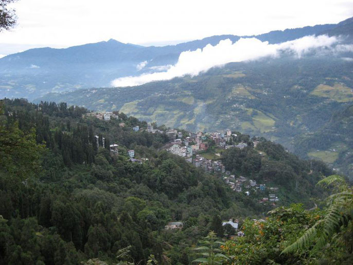 The nearby town of Pelling