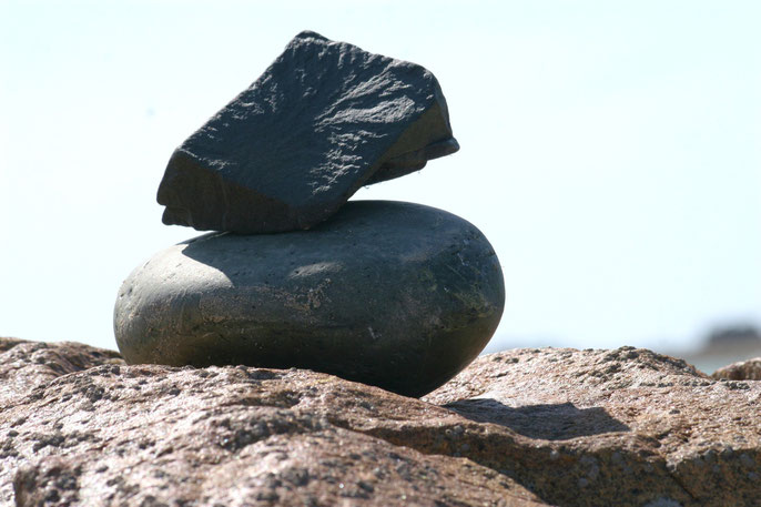 Balancing stone, Minimal Landart copyright Nathalie Arun