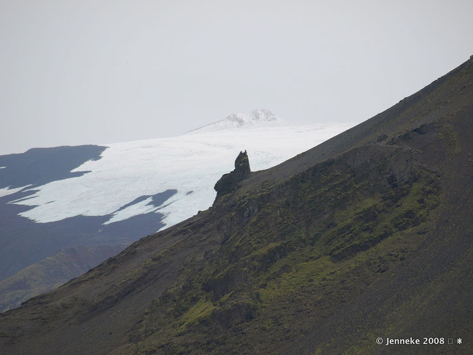 Vlakbij de snaefellsjokull, een stratovulkaan bedekt met een gletsjer (jokull) er schijnen helende krachten vanuit tegaan als je in de buurt bent. Meestal gehuld in wolken, hadden wij die dag echt geluk