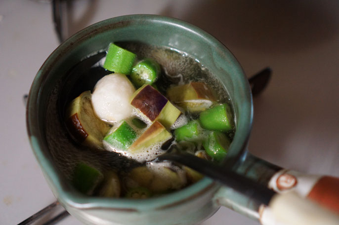 陶芸家　ブログ　茨城県笠間市　土鍋　夏でも土鍋　土鍋料理　余熱料理　みそ汁　片手土鍋