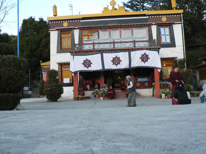 Monastere boudhiste dans un village de réfugiés tibétains à coté de Mussoorie