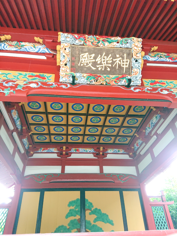 文政14年(1821)に建立され、神楽殿