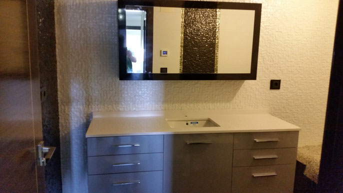 Mueble de baño negro y gris metalizado - Cocinas Jaen Martos Torredelcampo