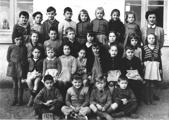 Charras 16 - Charras d'hier et d'aujourd'hui - photo de classe année 1954 - petits