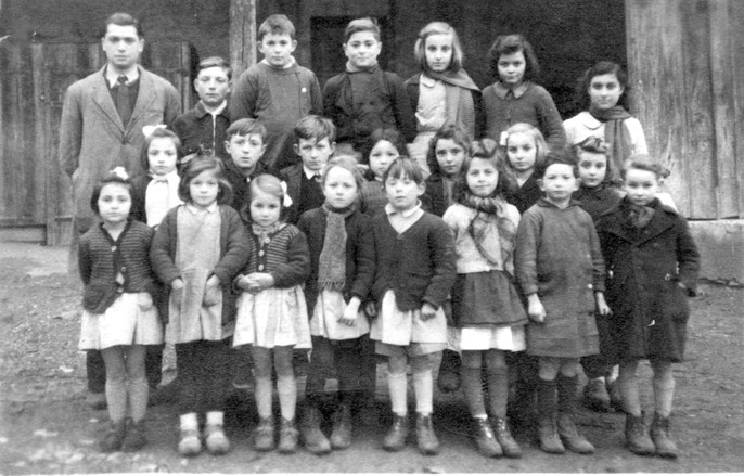 Charras  16 - Charras d'hier et d'aujourd'hui - photo de classe année 1948