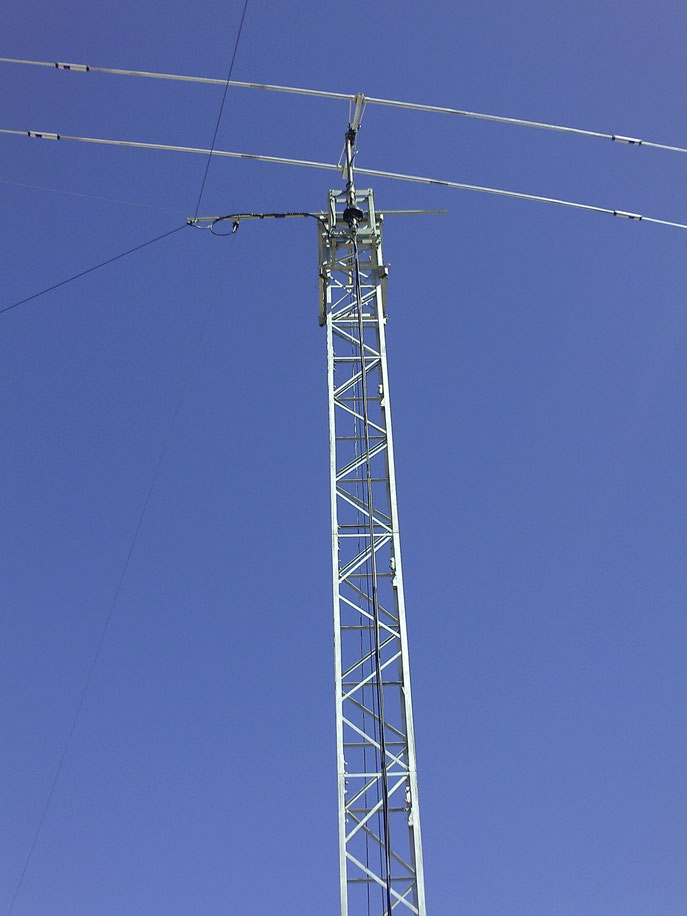 Torre de mi estación con las antenas
