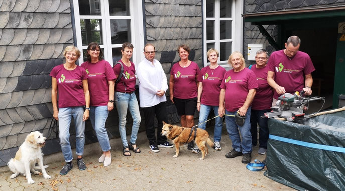 Helge Lindh kämpft mit den Pechpfoten für das Tierschutzzentrum Wuppertal