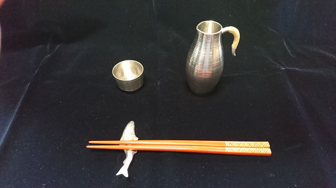 川口市の錫器・すず食器きやま喜山工房　箸置き　ぐい呑み　徳利（とっくり）