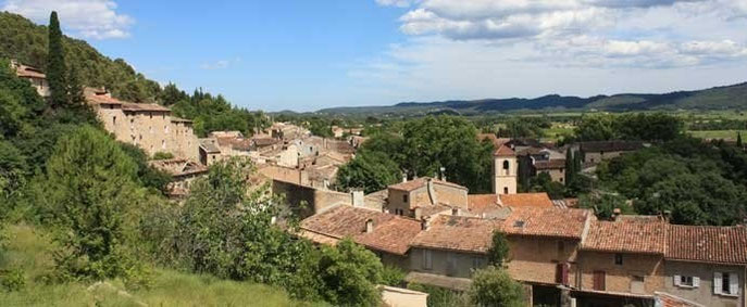 Montfort sur Argens, vue panoramique du village - Le Gîte des Templiers